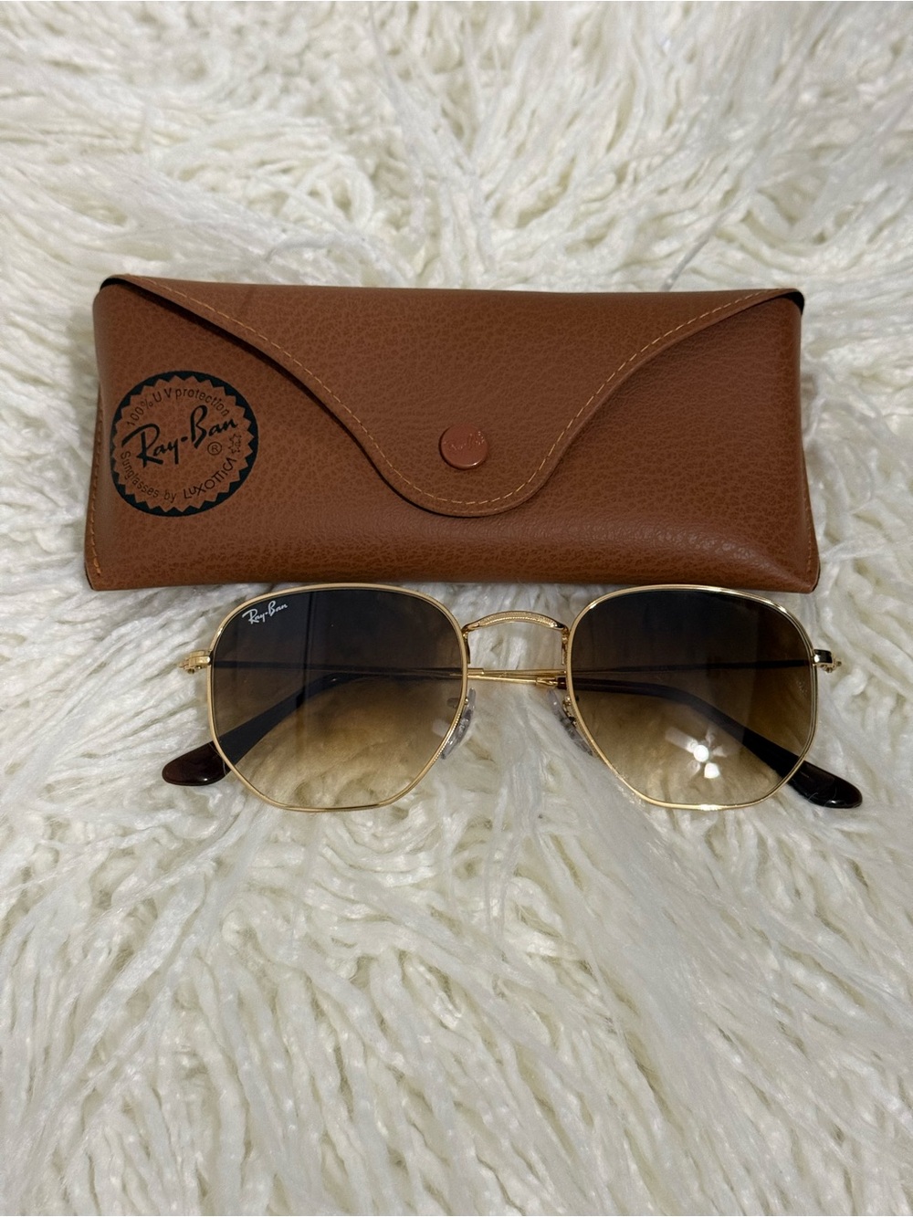 Ray-Ban Women’s Gold Frame Brown Gradient Sunglasses with Brown Case
